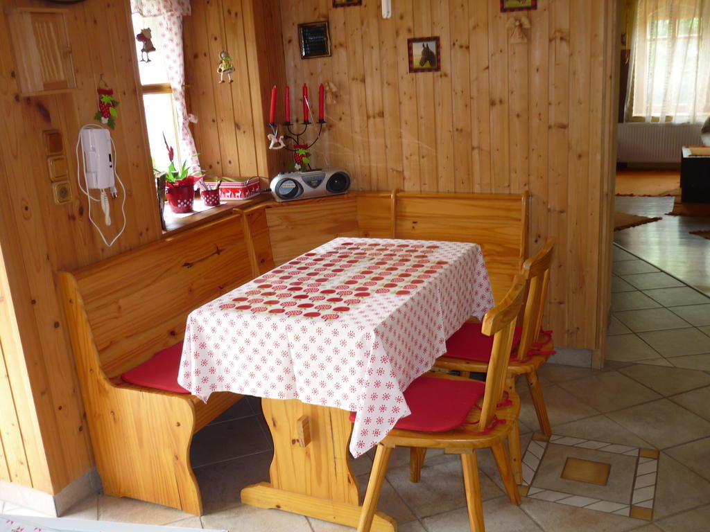 Falusi Vendégház Etyek Chambre photo