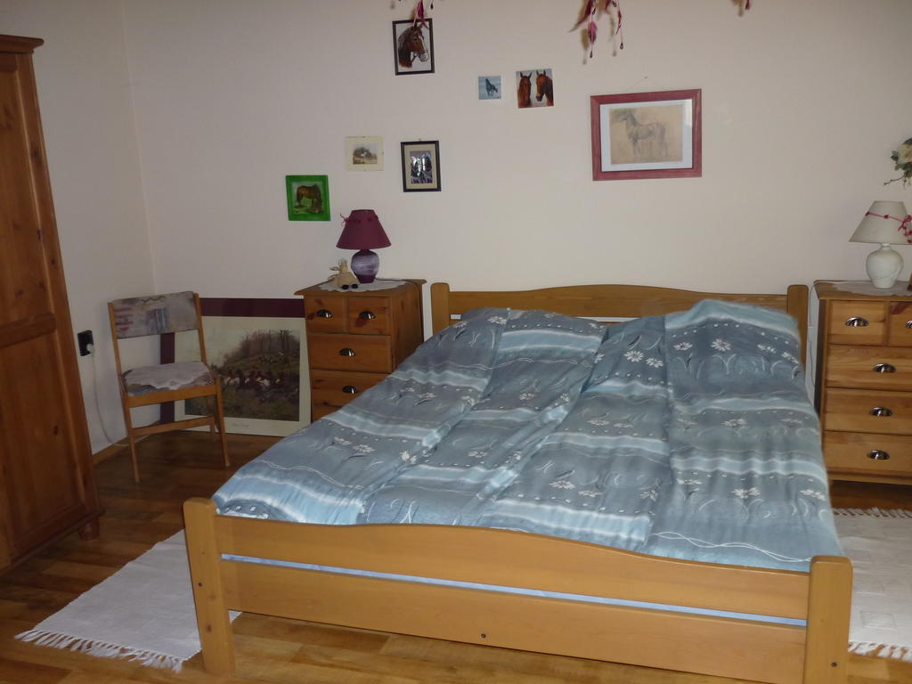 Falusi Vendégház Etyek Chambre photo